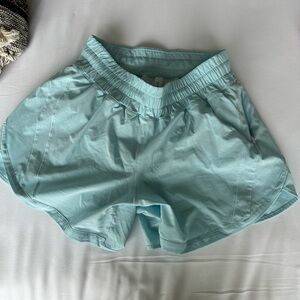 Lululemon Track That High Rise 5” in Size 8